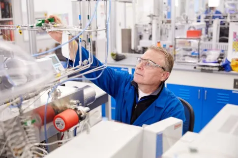 Rôle des gaz dans la Spectrométrie de masse